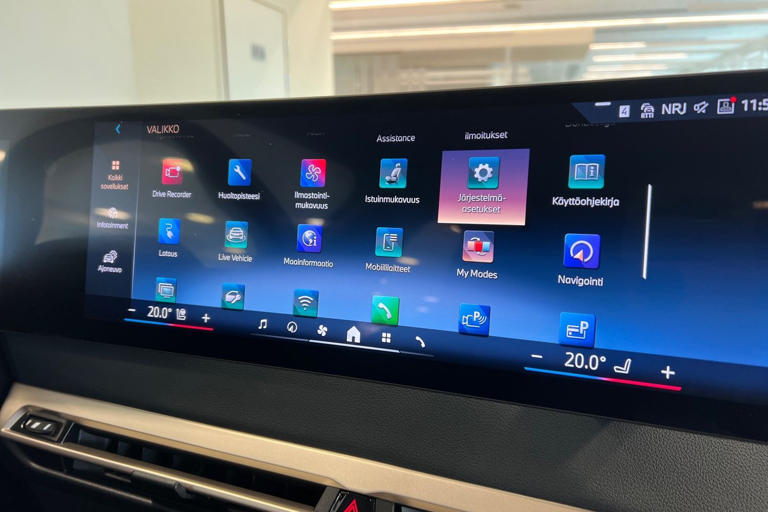 Car image 15