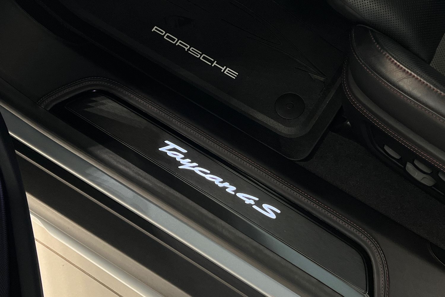 Car image 23