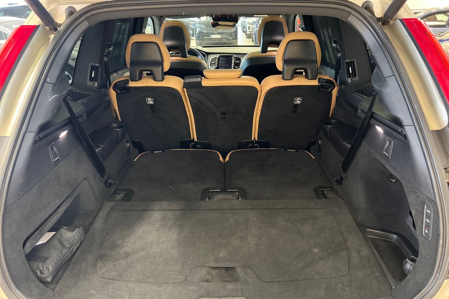 Car image 22