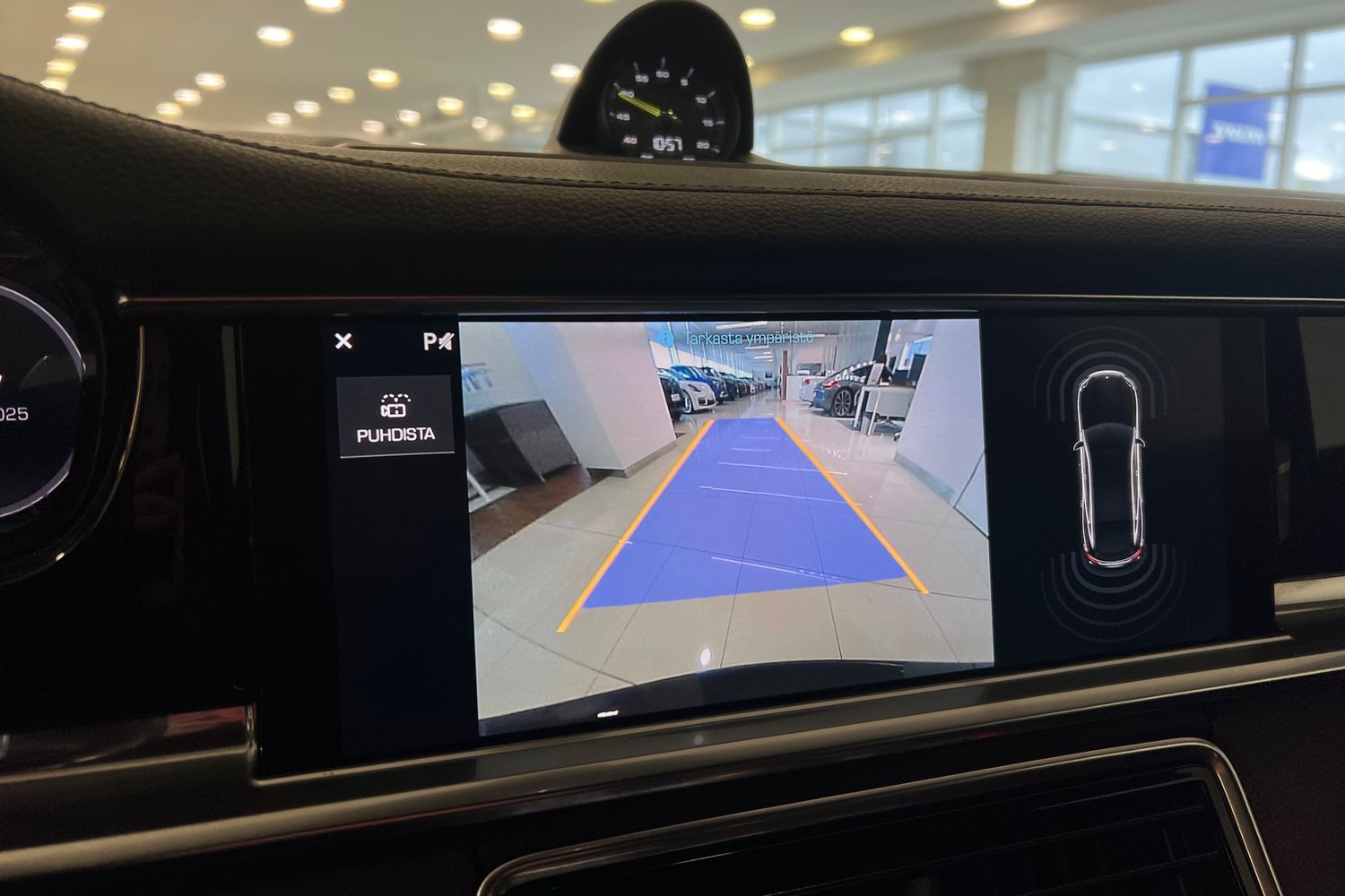 Car image 17