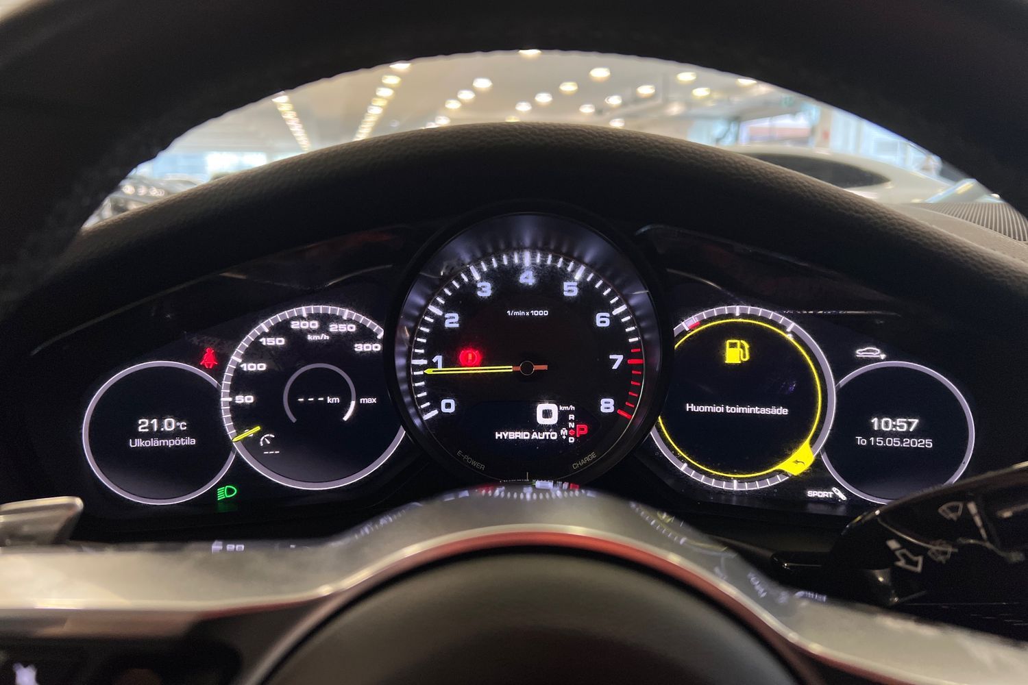 Car image 18