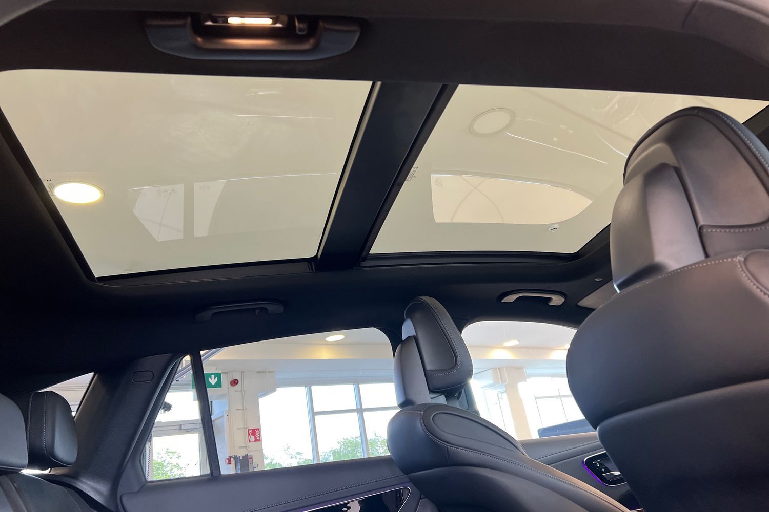 Car image 24