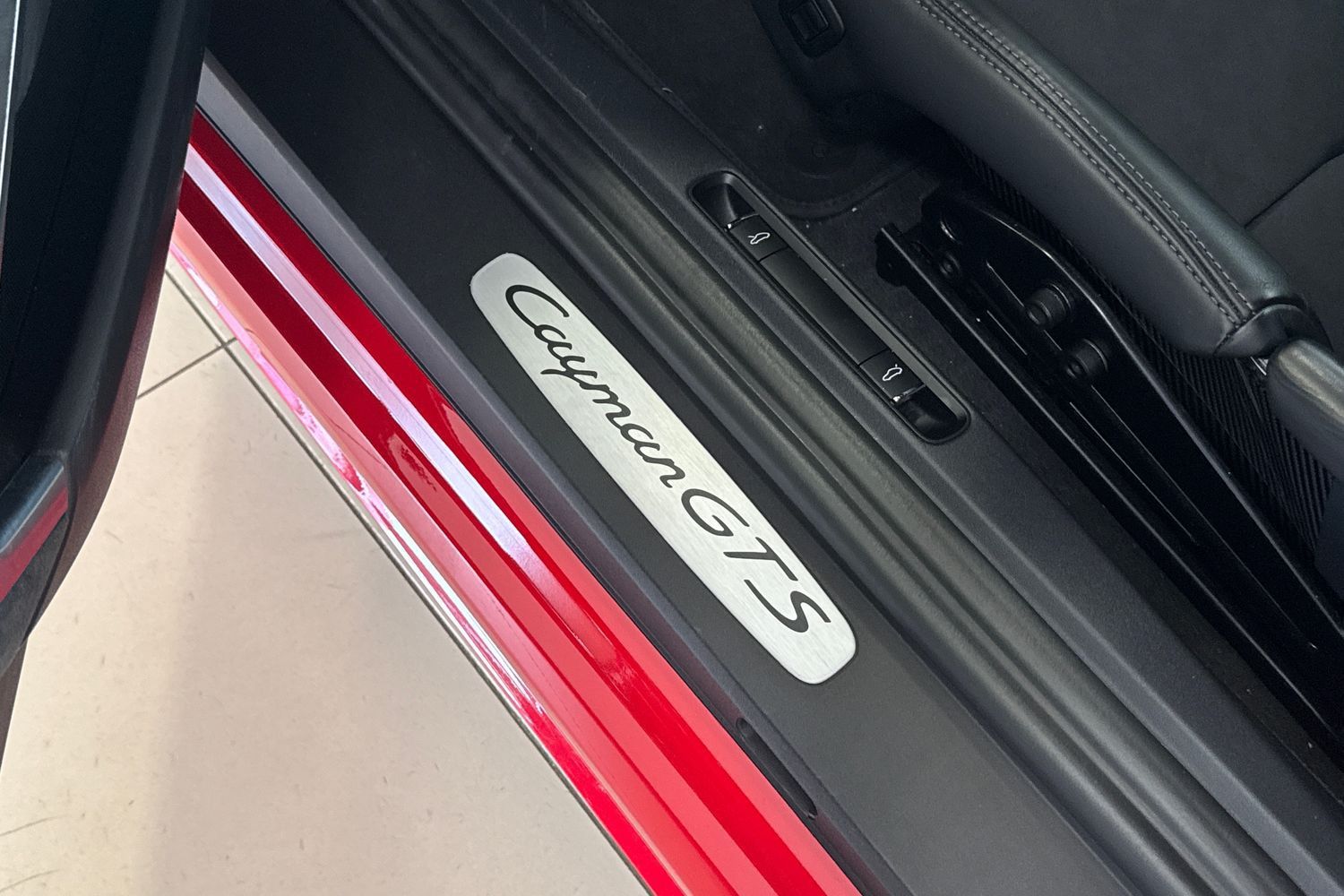 Car image 25