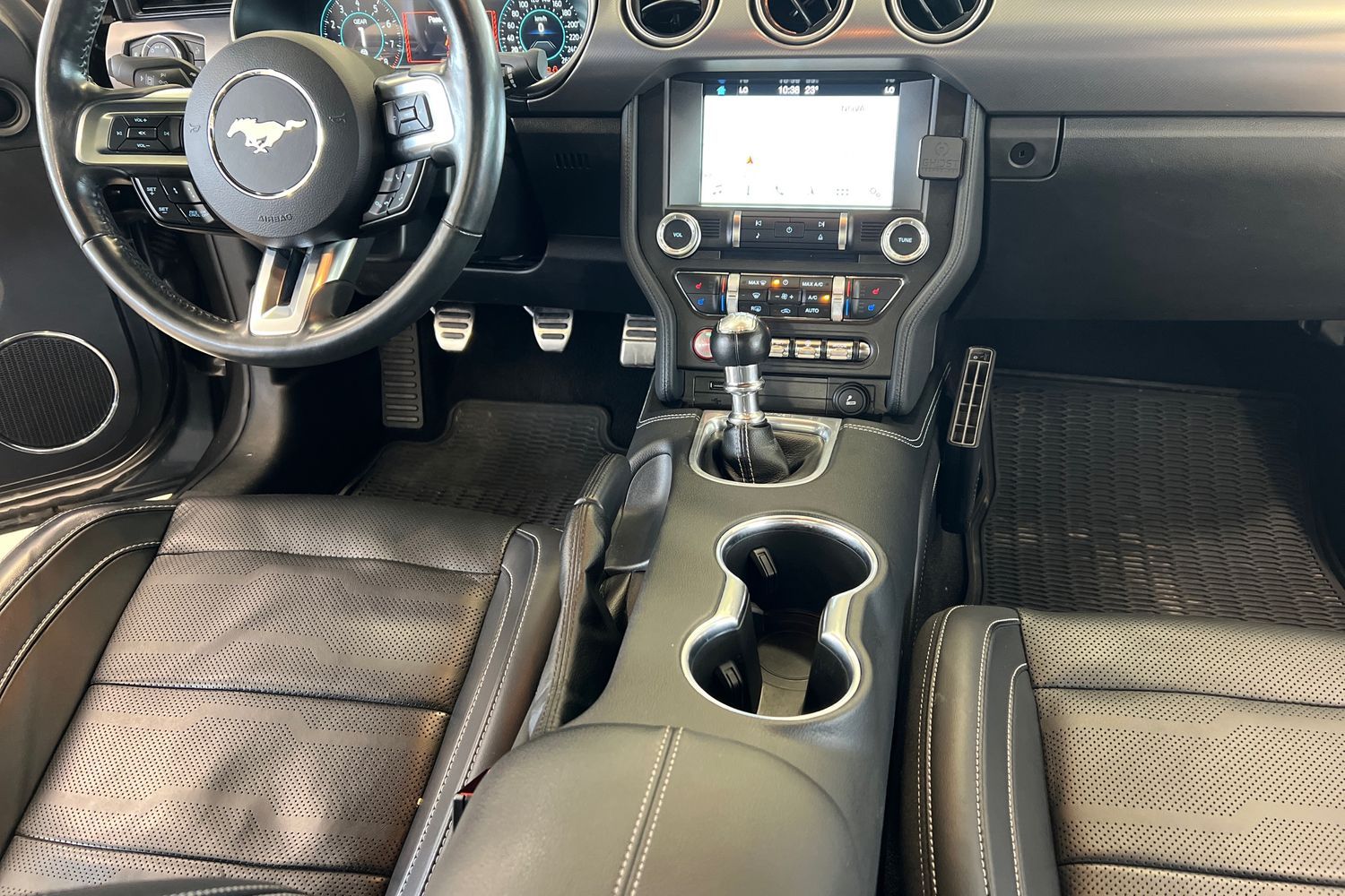 Car image 12