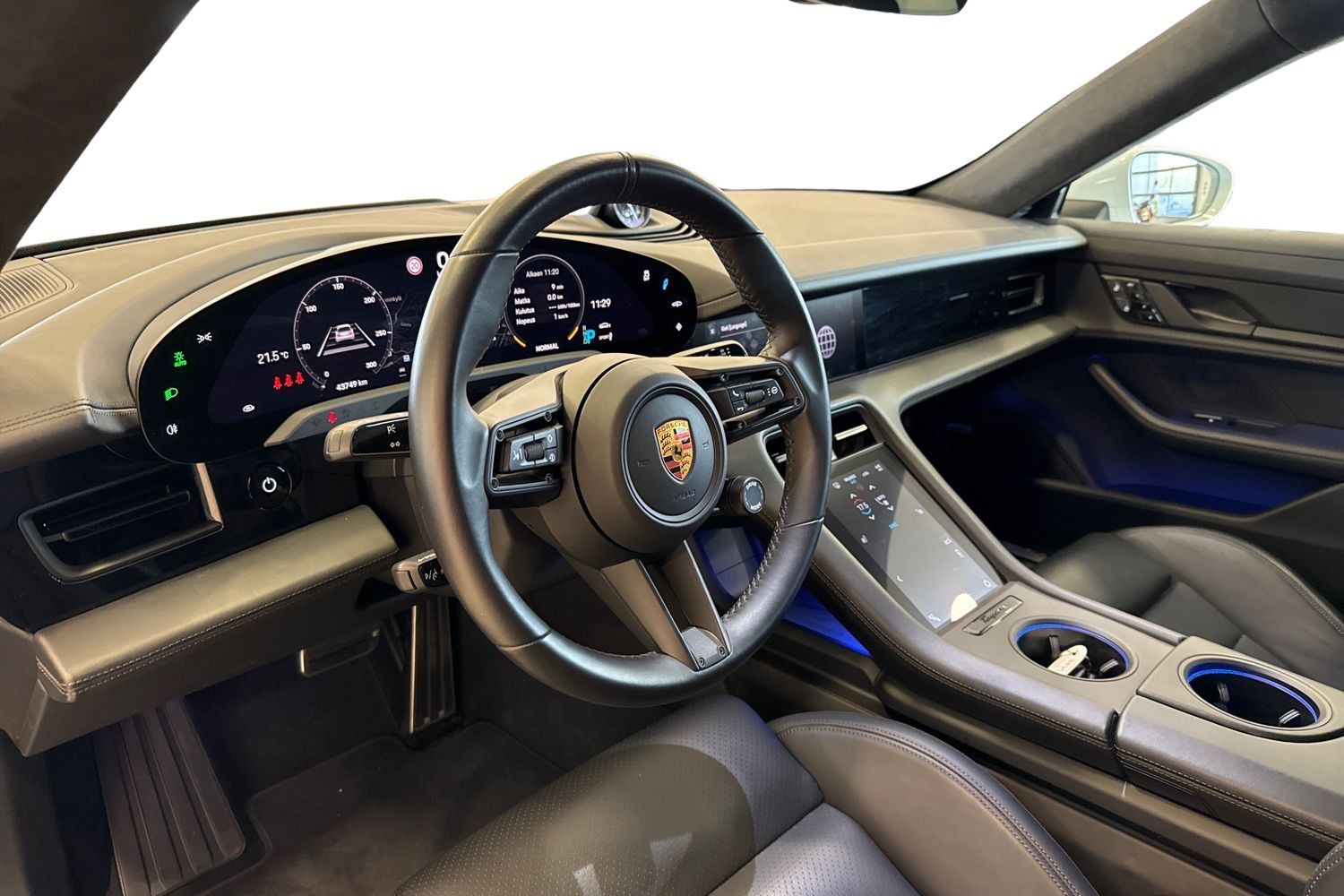 Car image 7