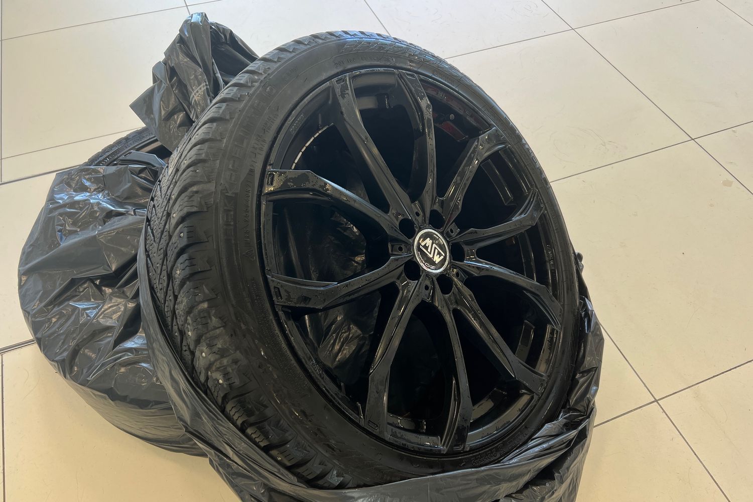 Car image 23