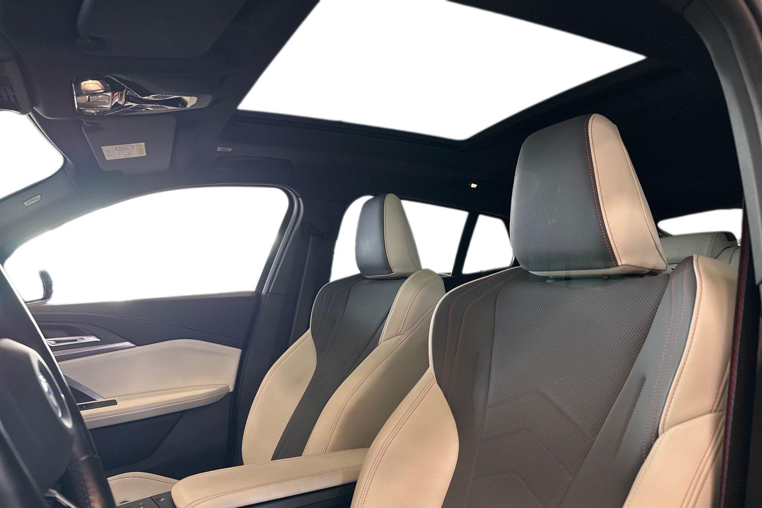 Car image 26