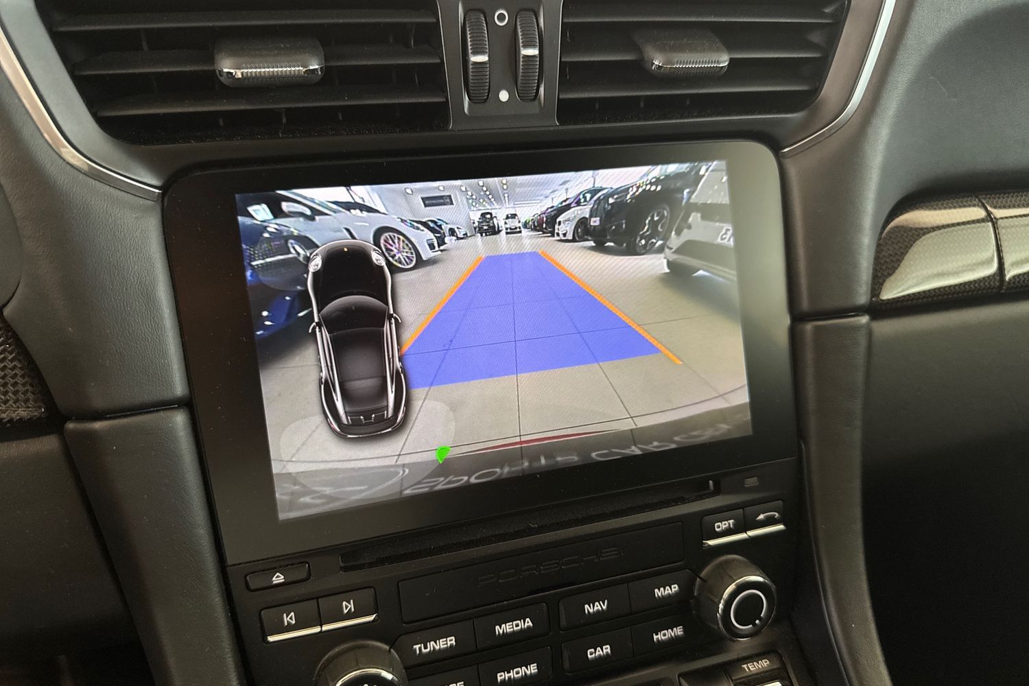 Car image 17