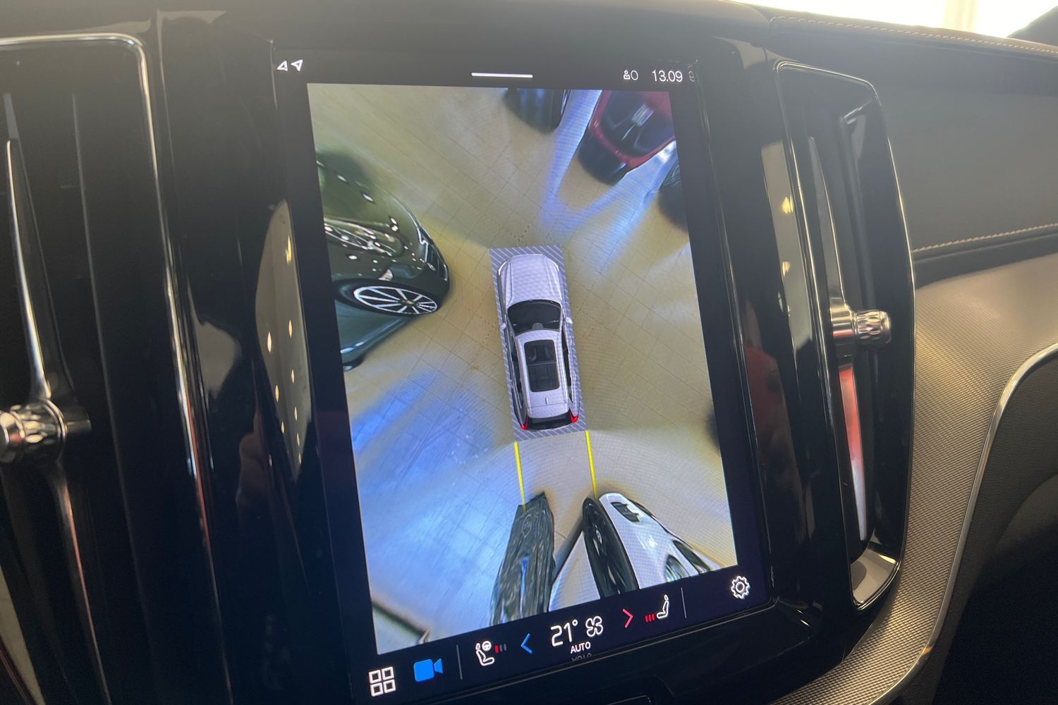 Car image 17
