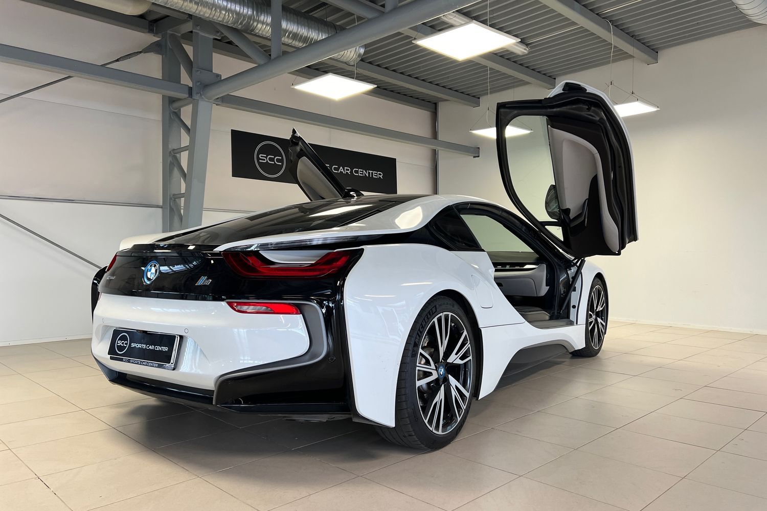 Car image 27