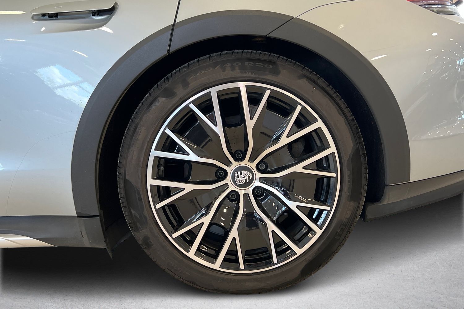 Car image 6