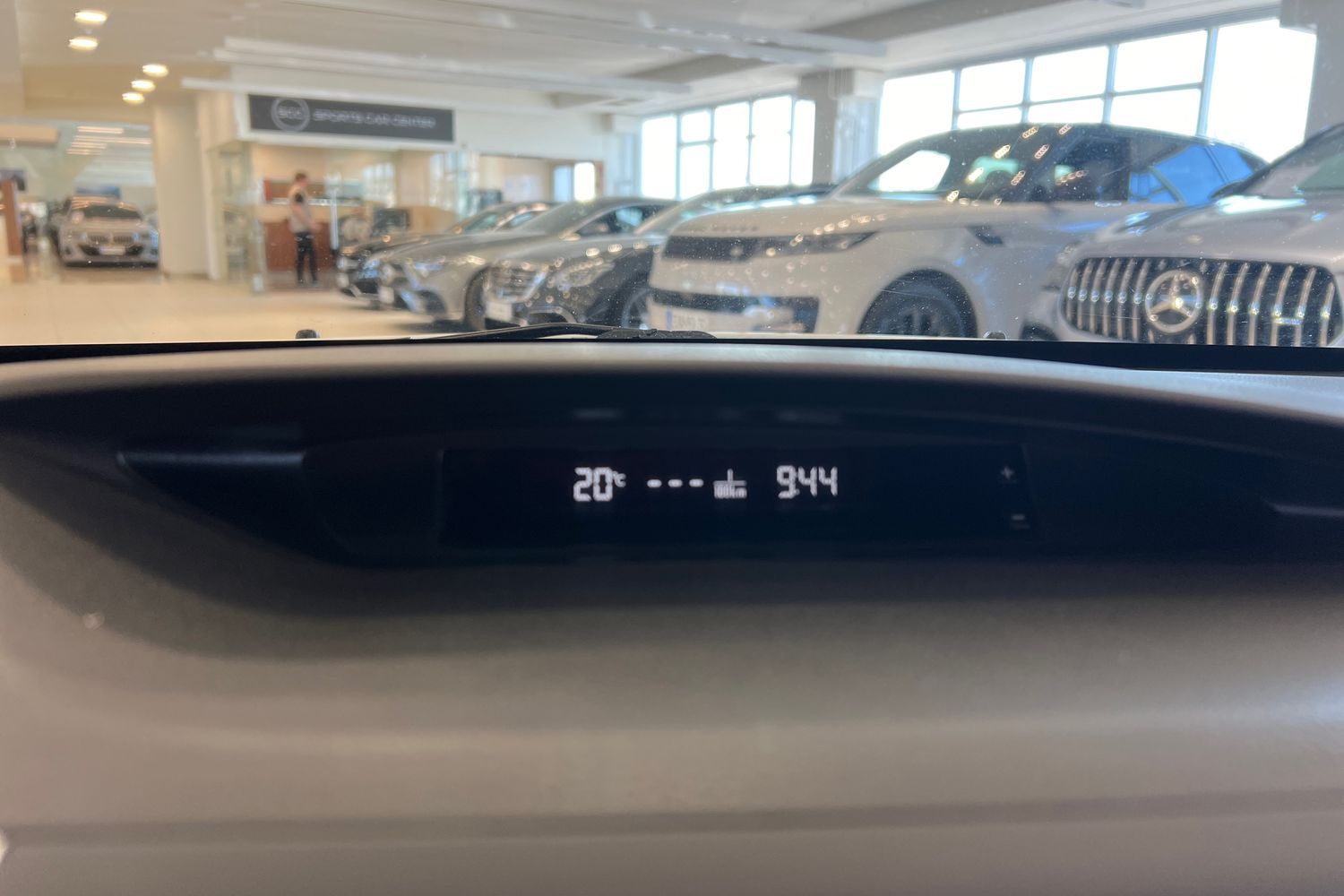 Car image 17