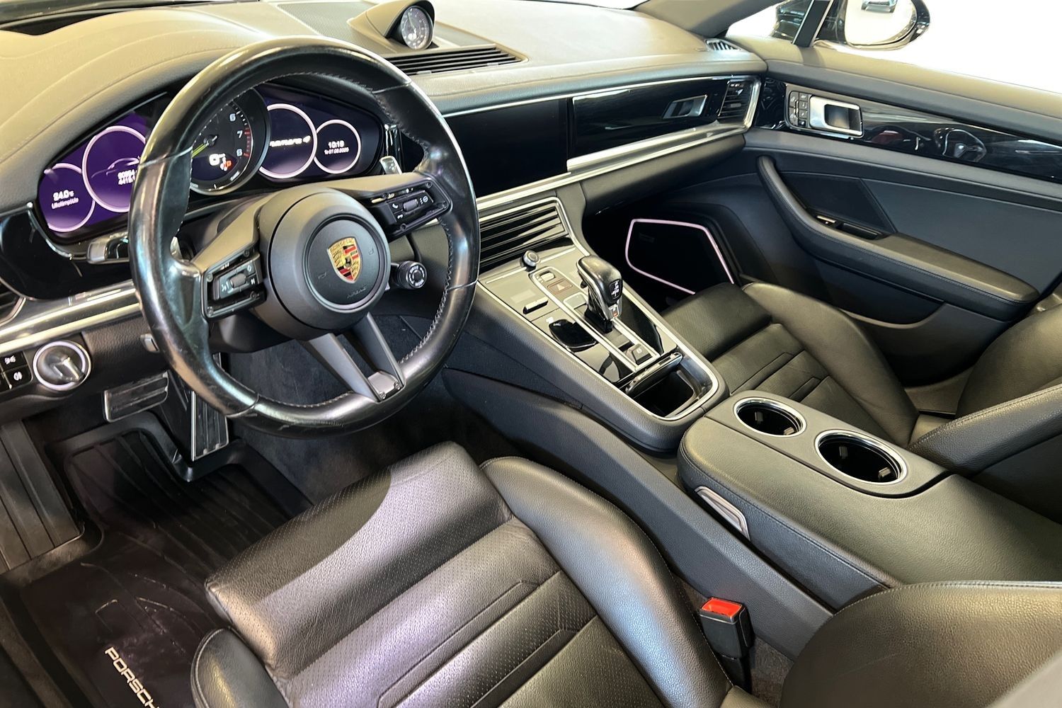 Car image 8