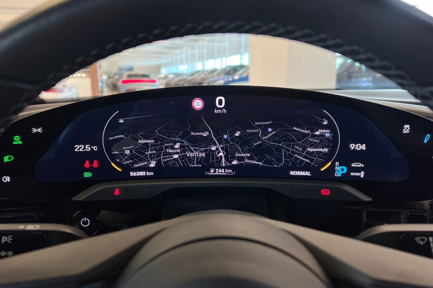 Car image 18