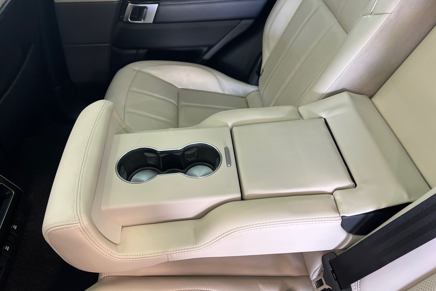 Car image 23