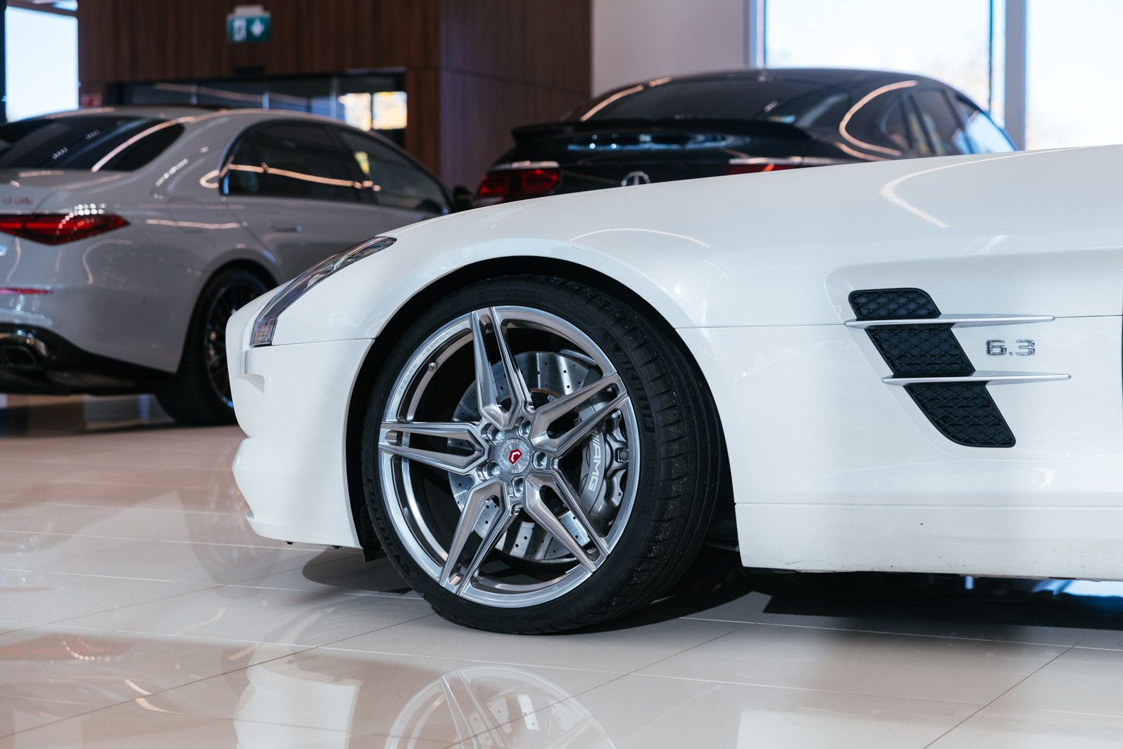 Car image 9