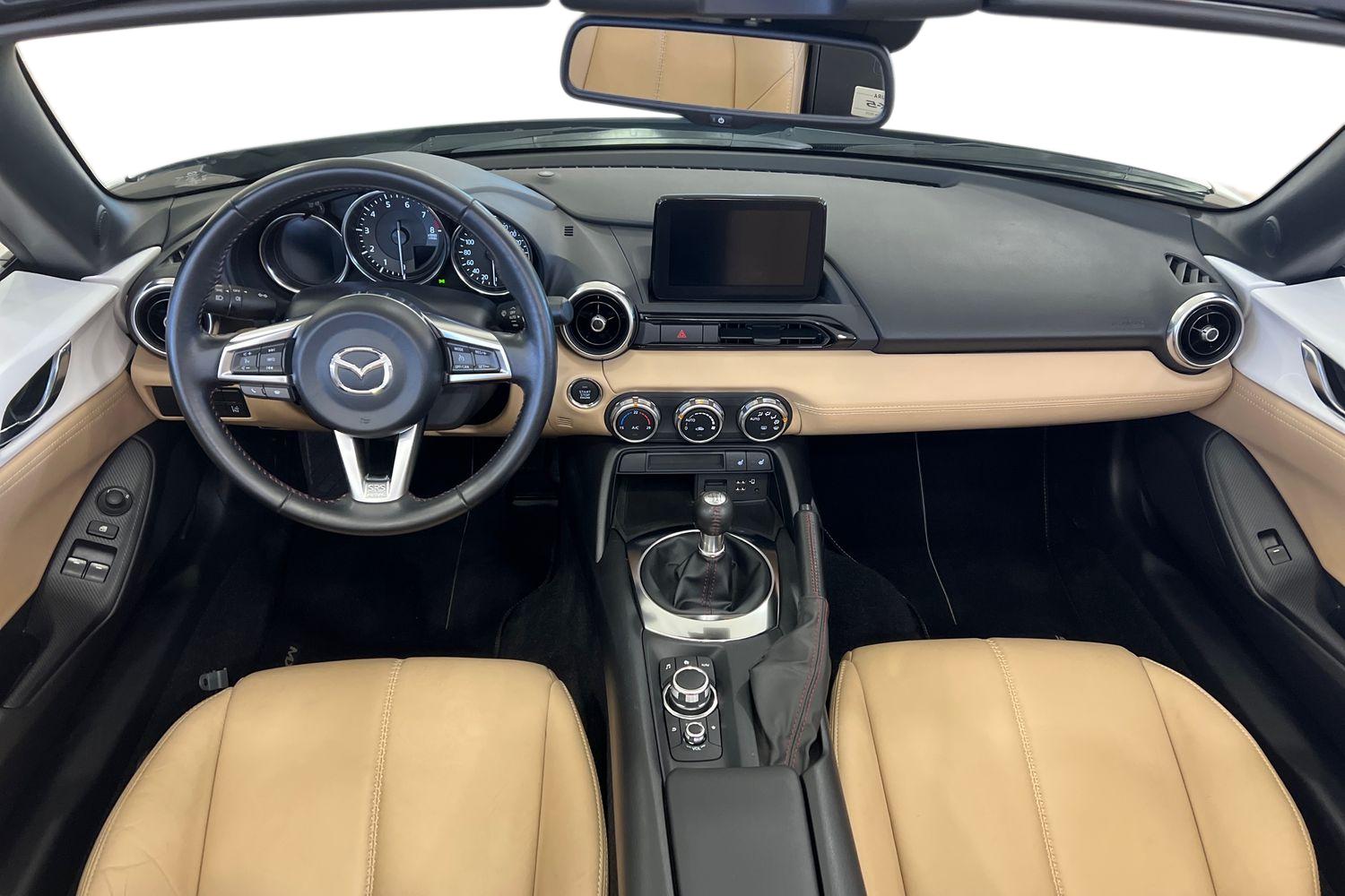 Car image 10