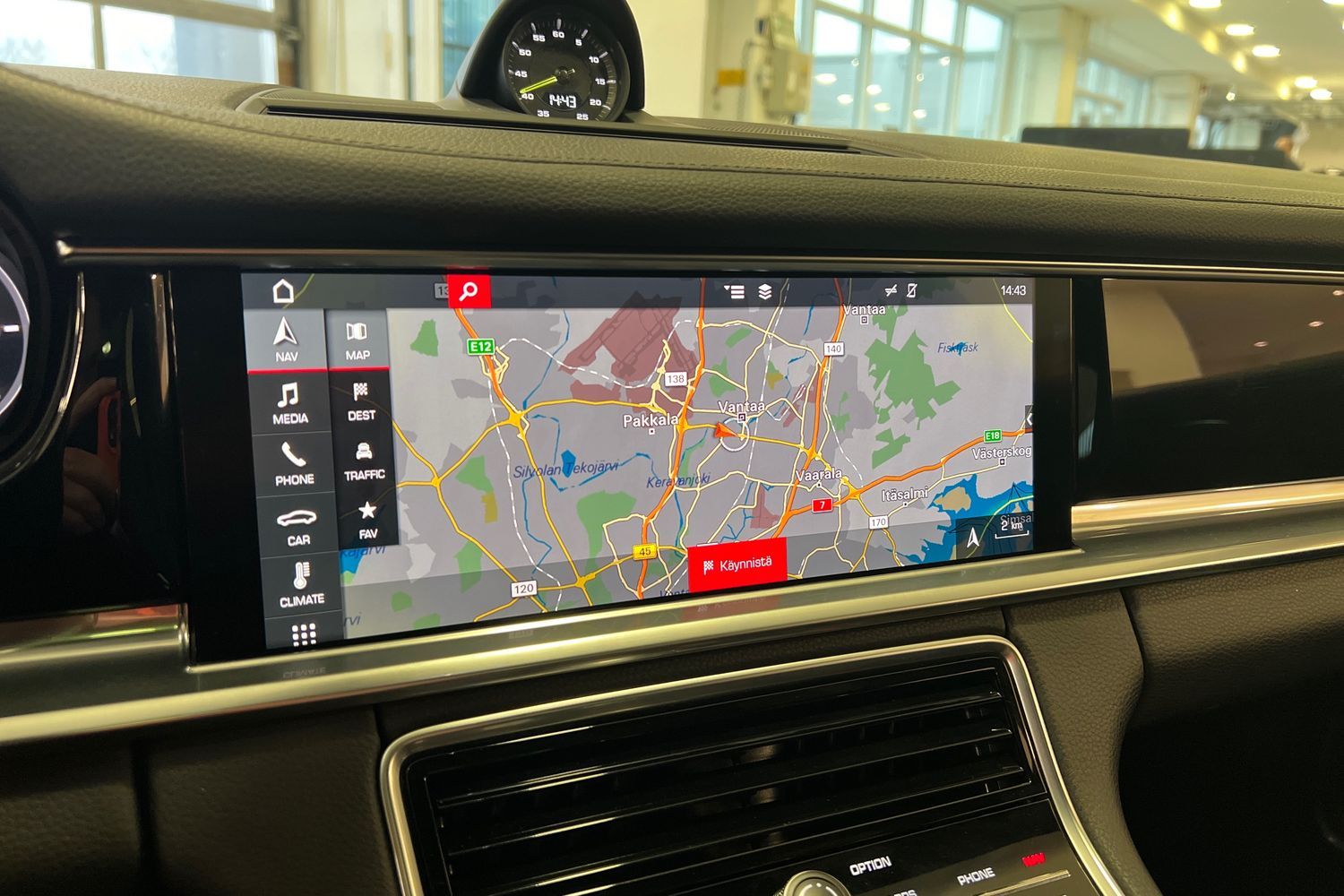 Car image 17