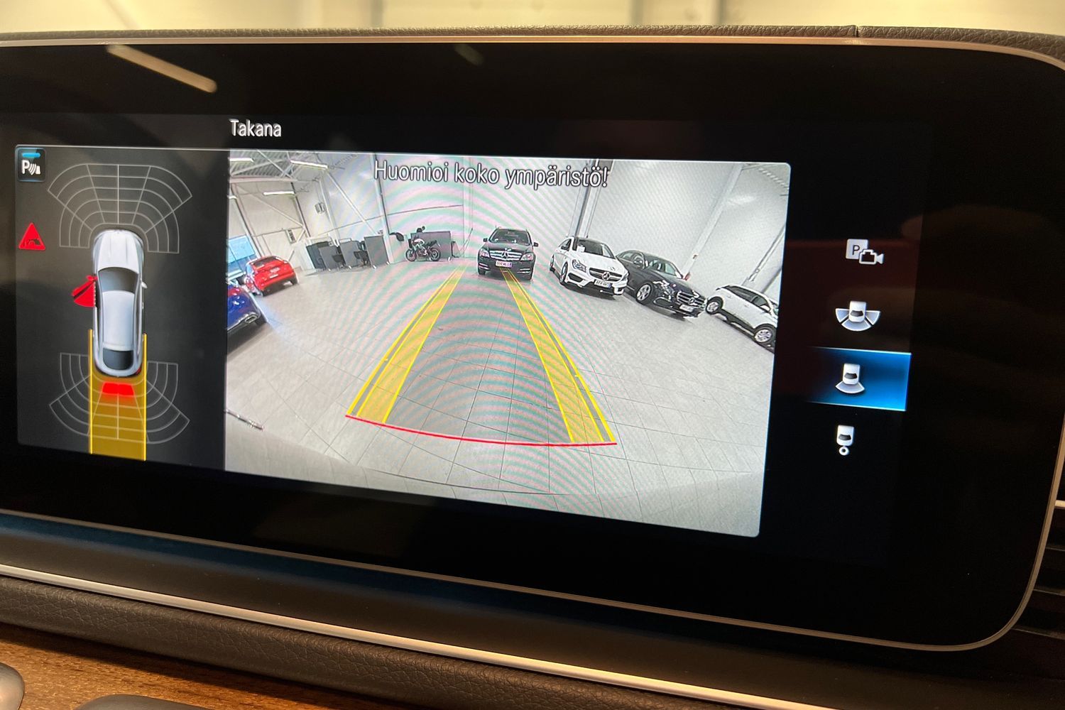 Car image 18