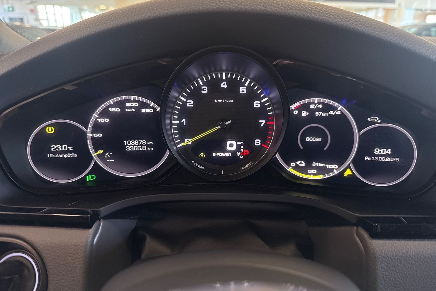 Car image 18