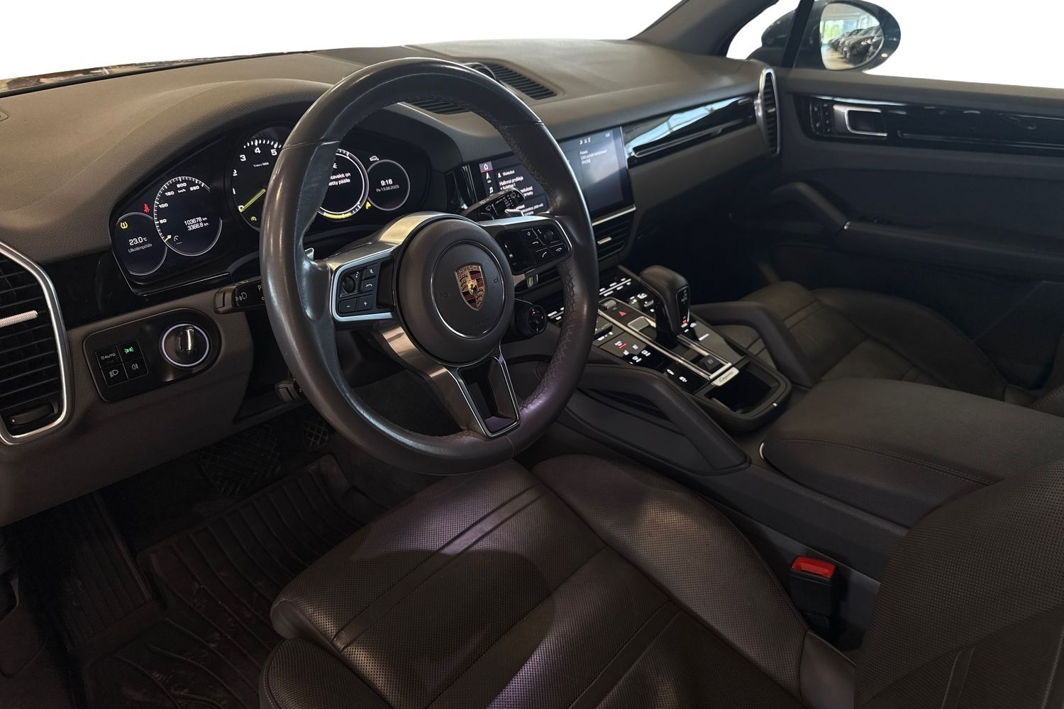 Car image 8
