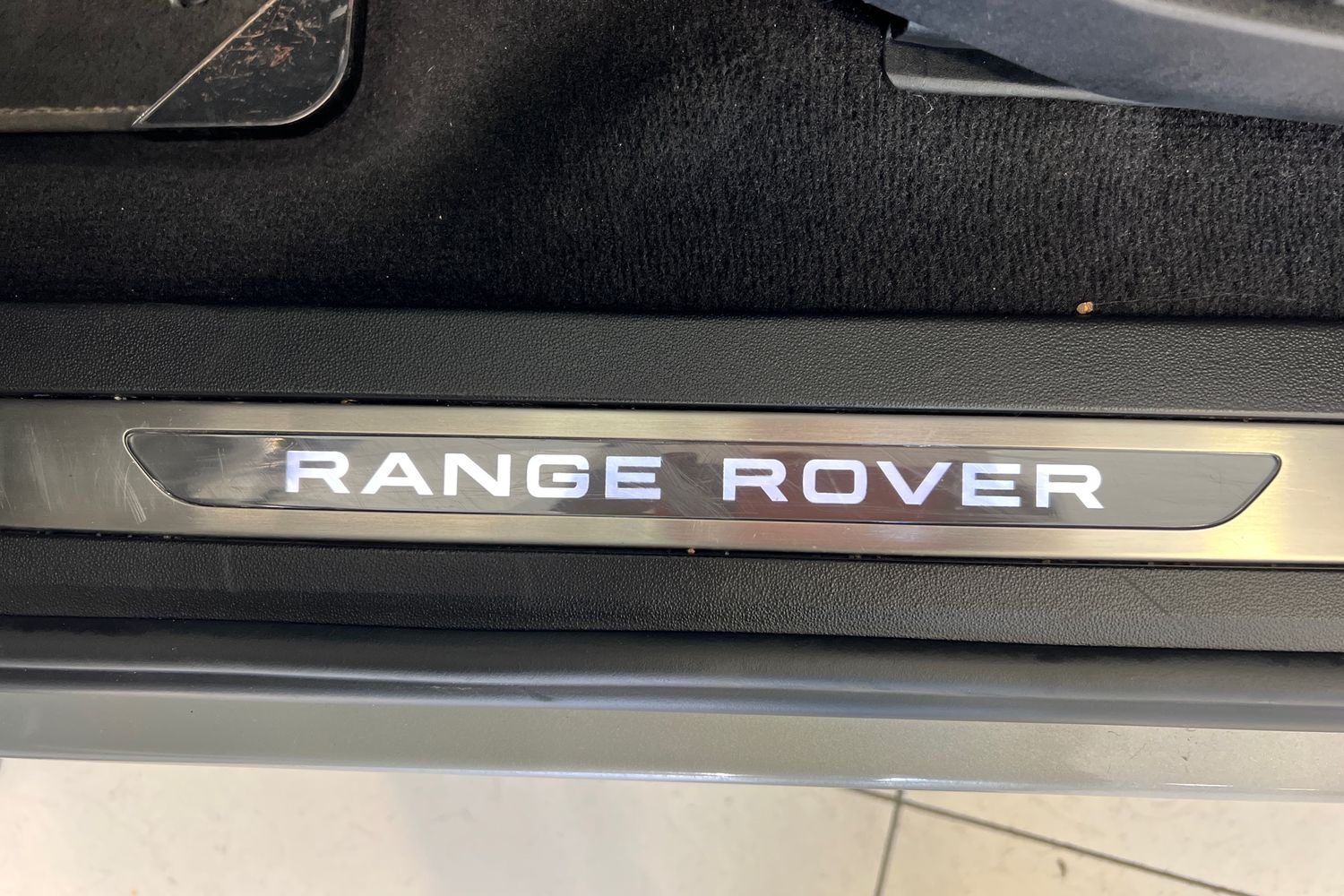 Car image 23
