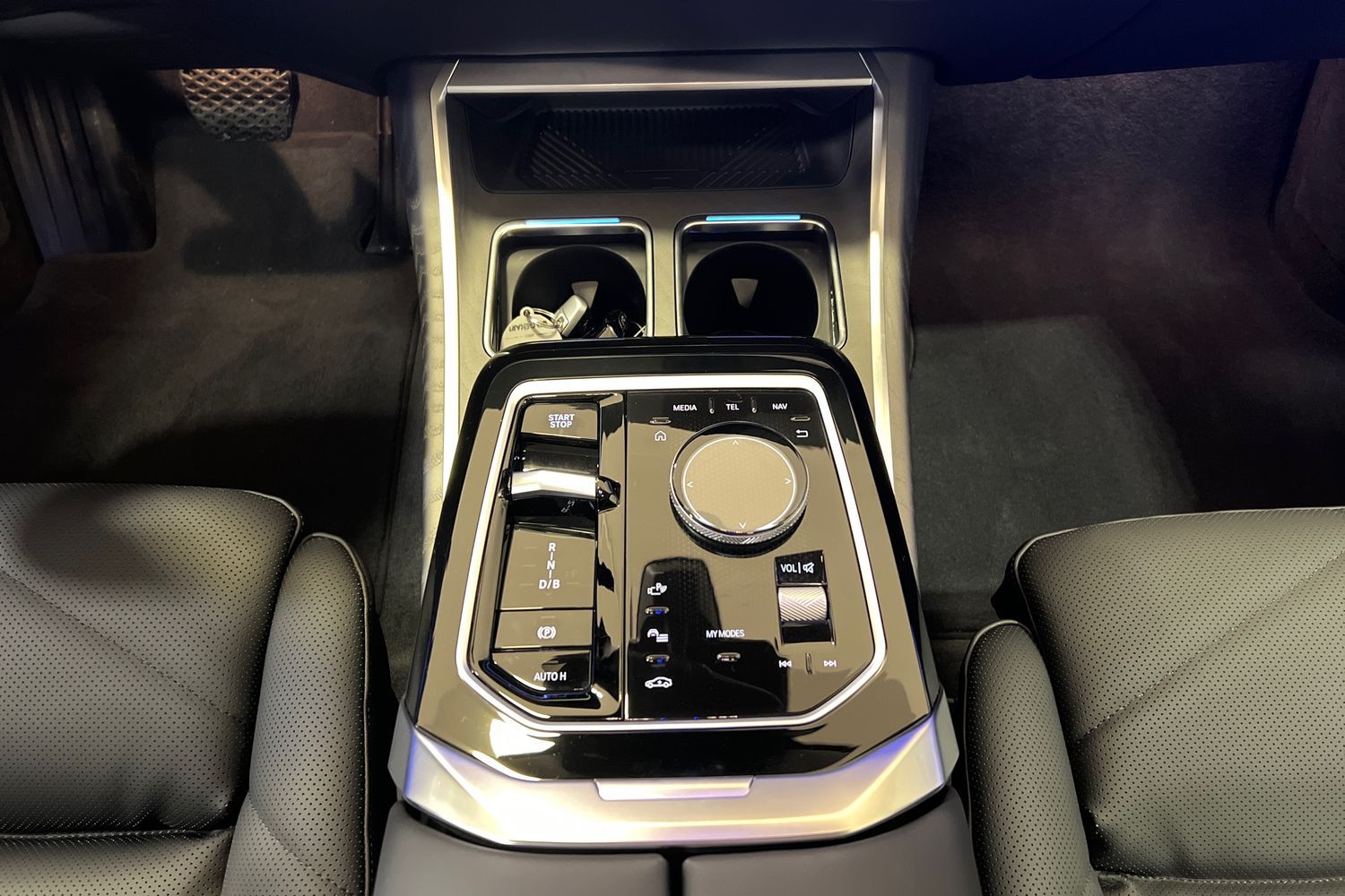 Car image 12