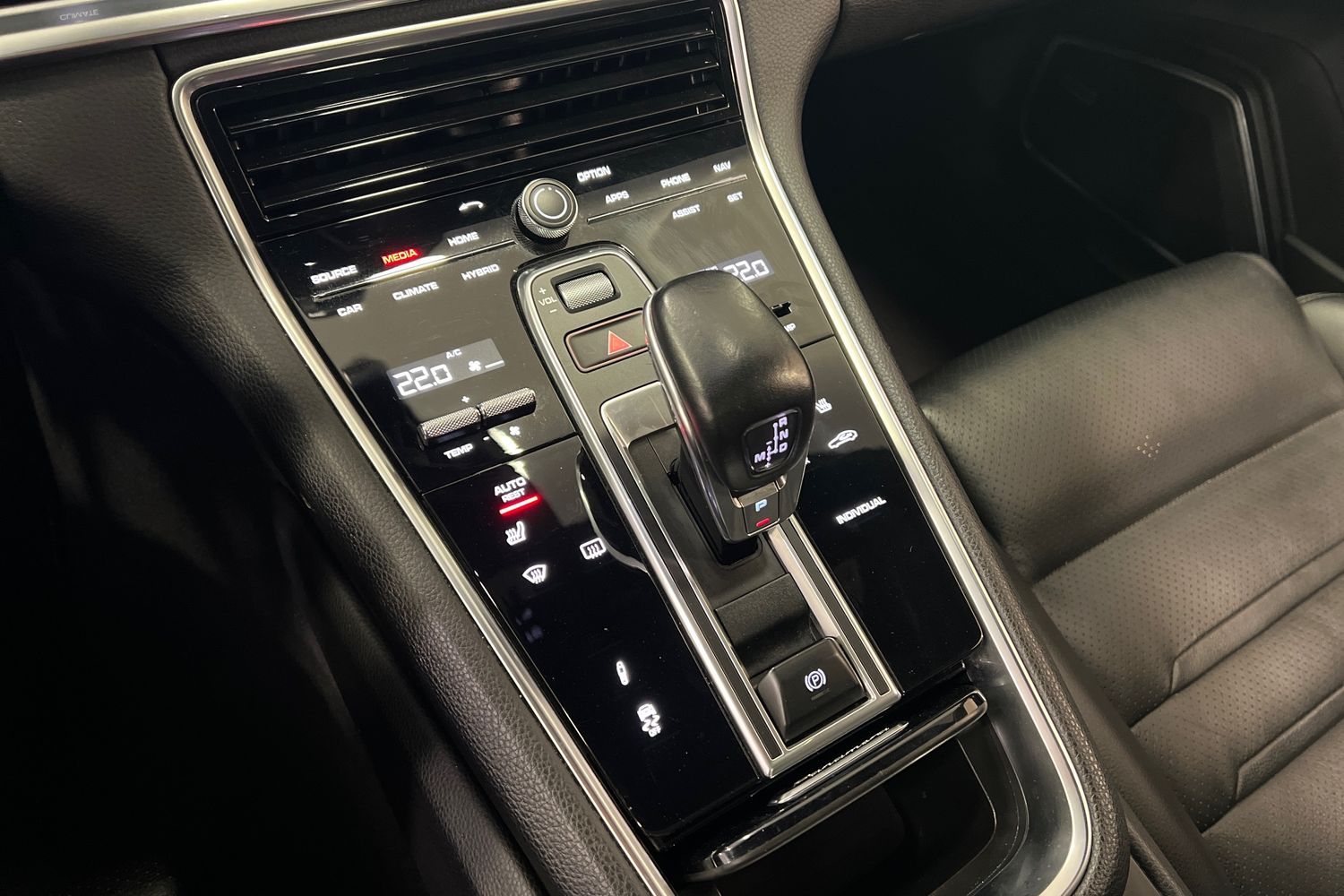 Car image 14