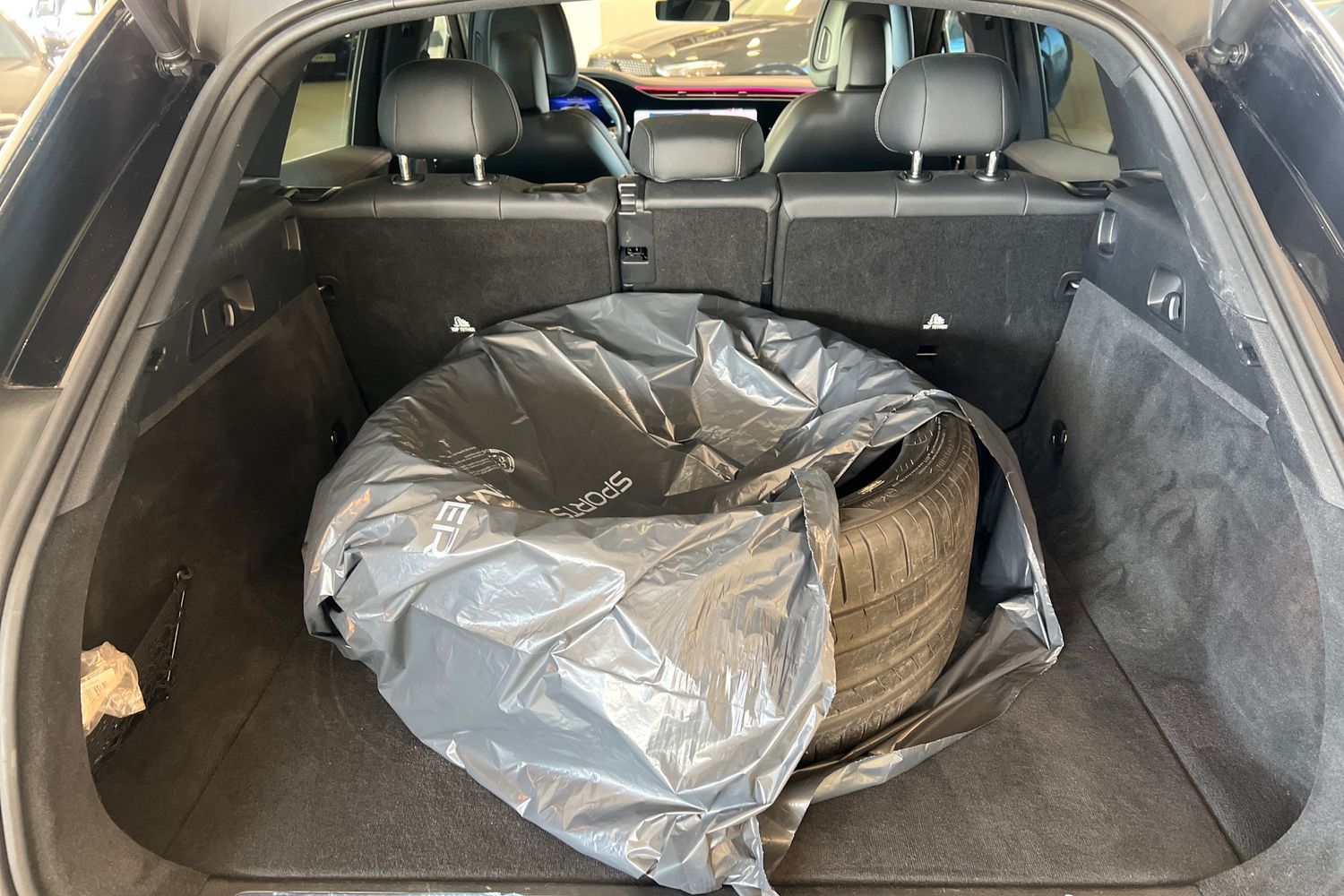 Car image 22