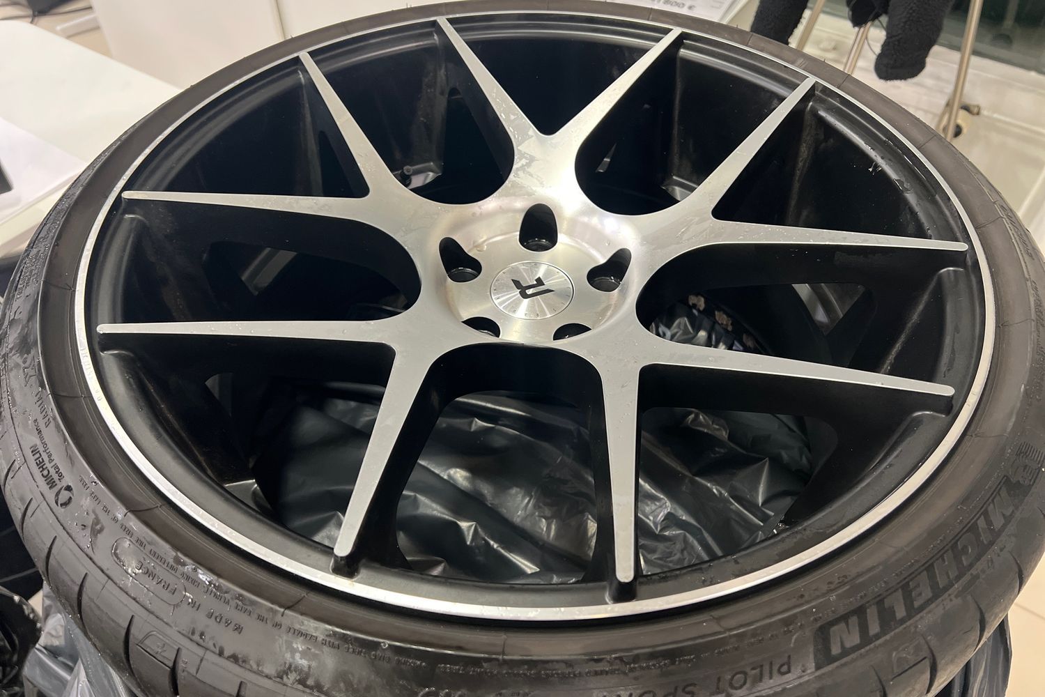 Car image 29