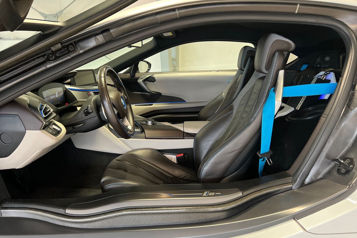 Car image 25
