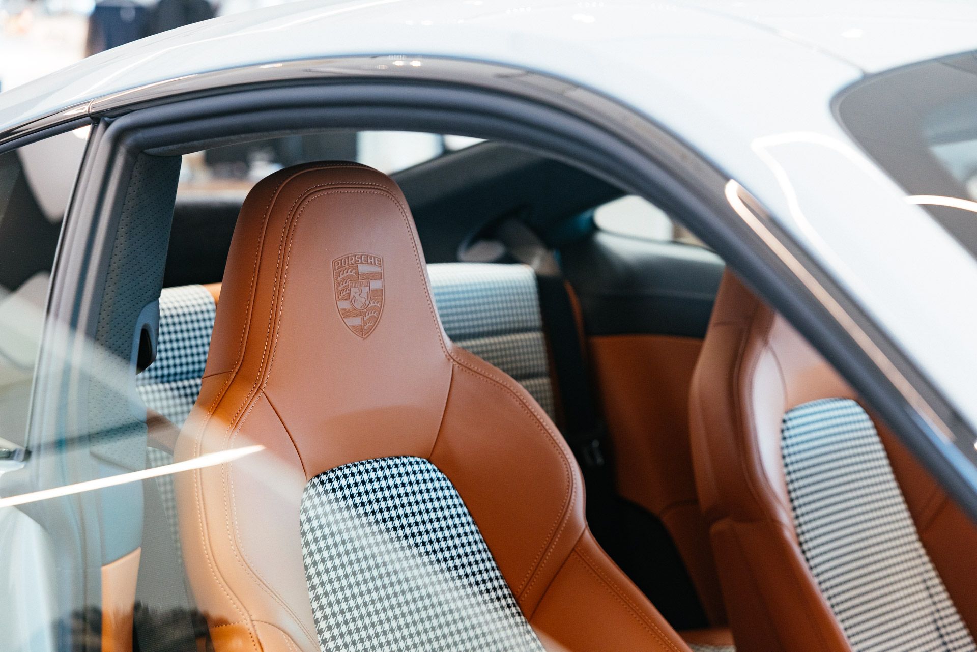 Car image 30