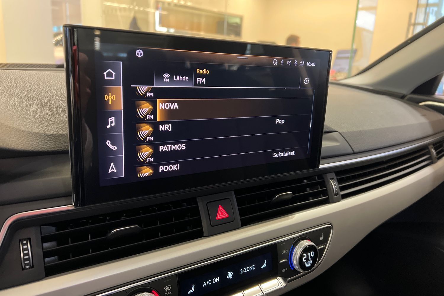 Car image 15