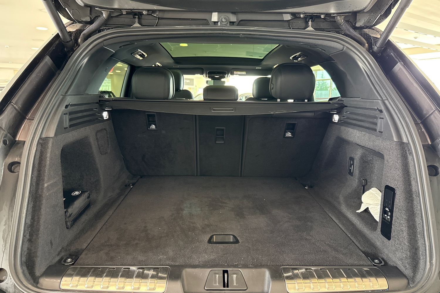 Car image 22