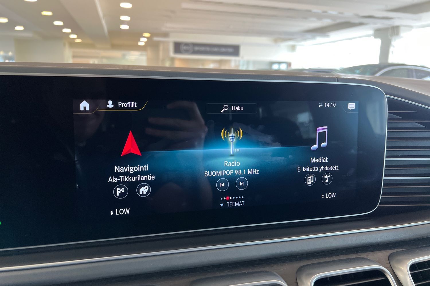 Car image 16