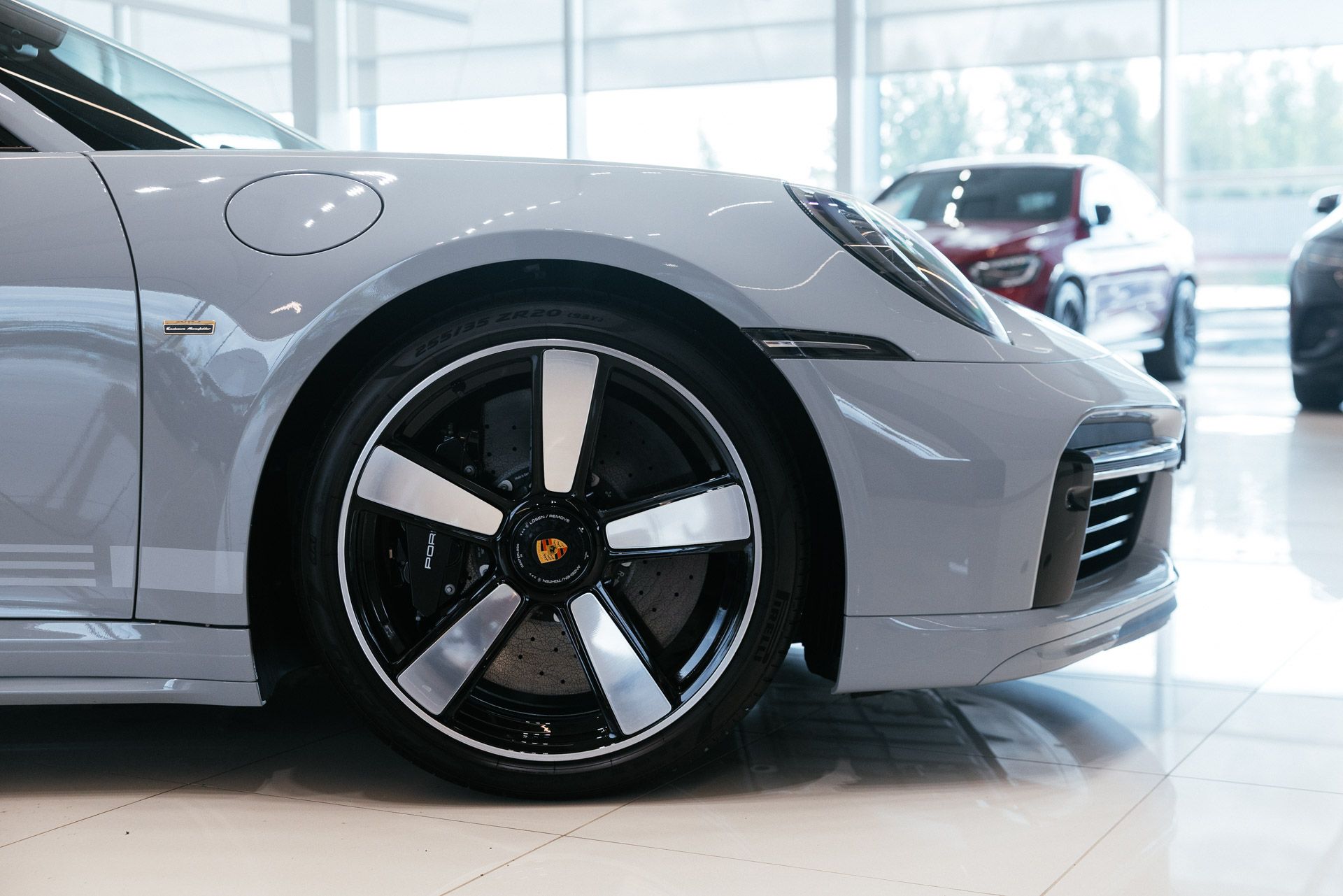 Car image 18