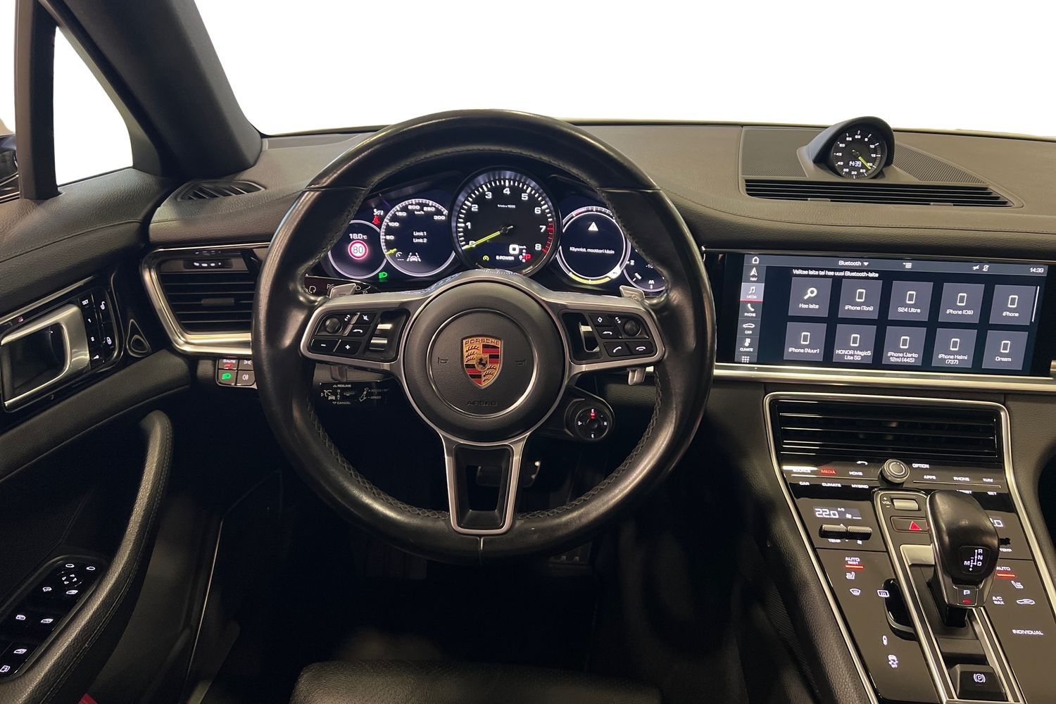 Car image 10