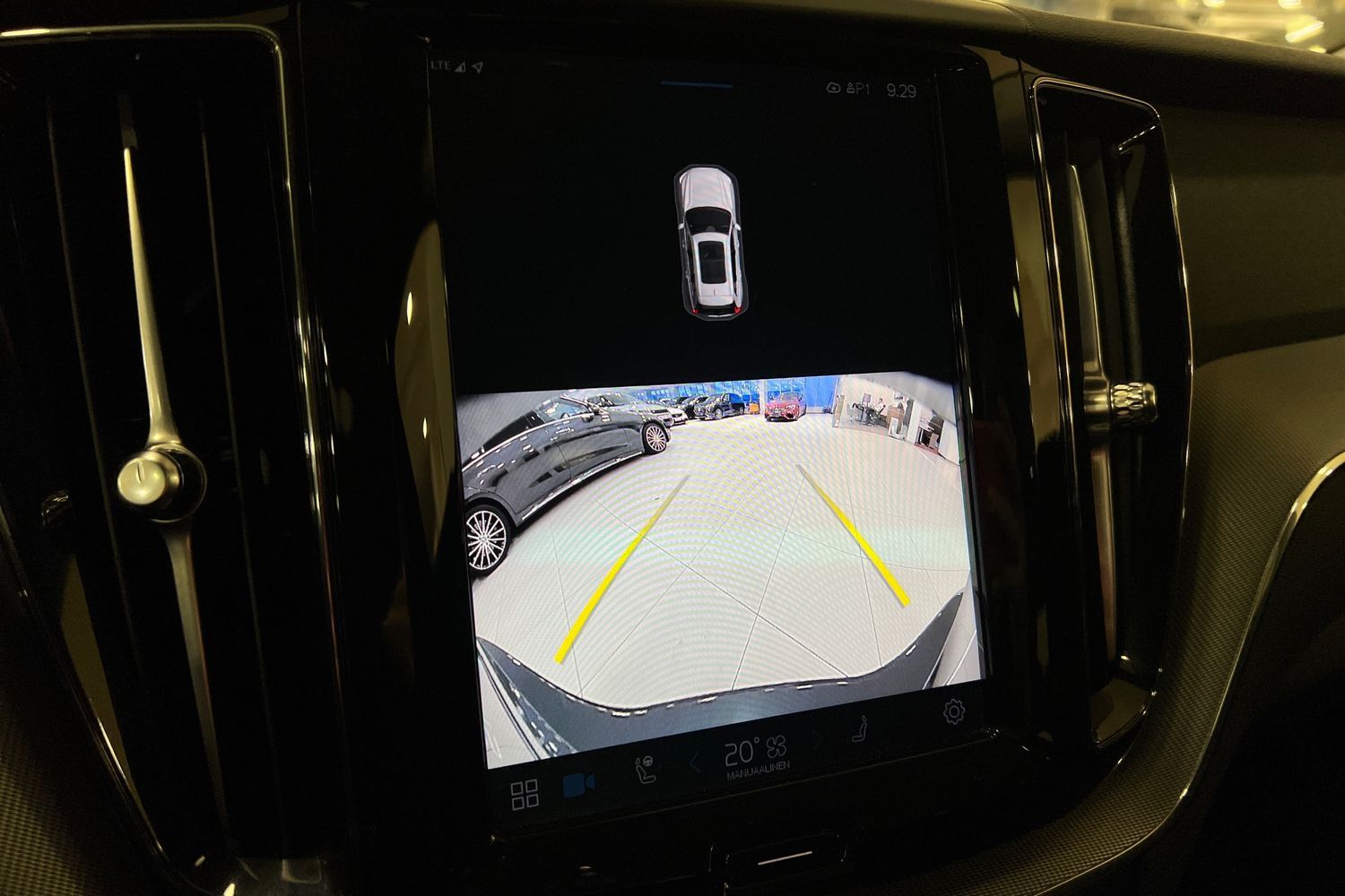 Car image 16