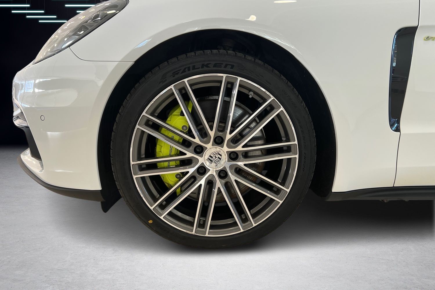 Car image 8