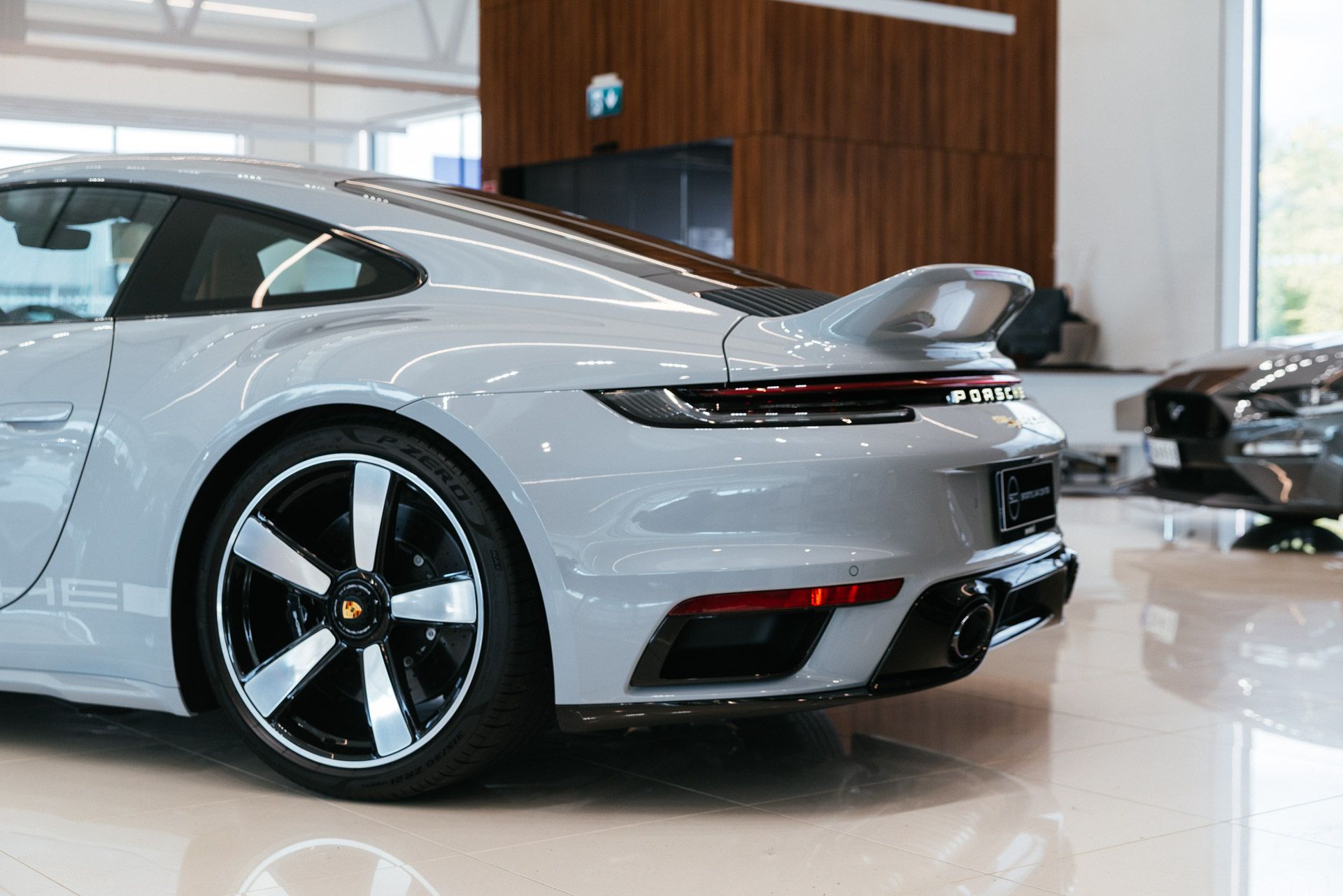 Car image 10