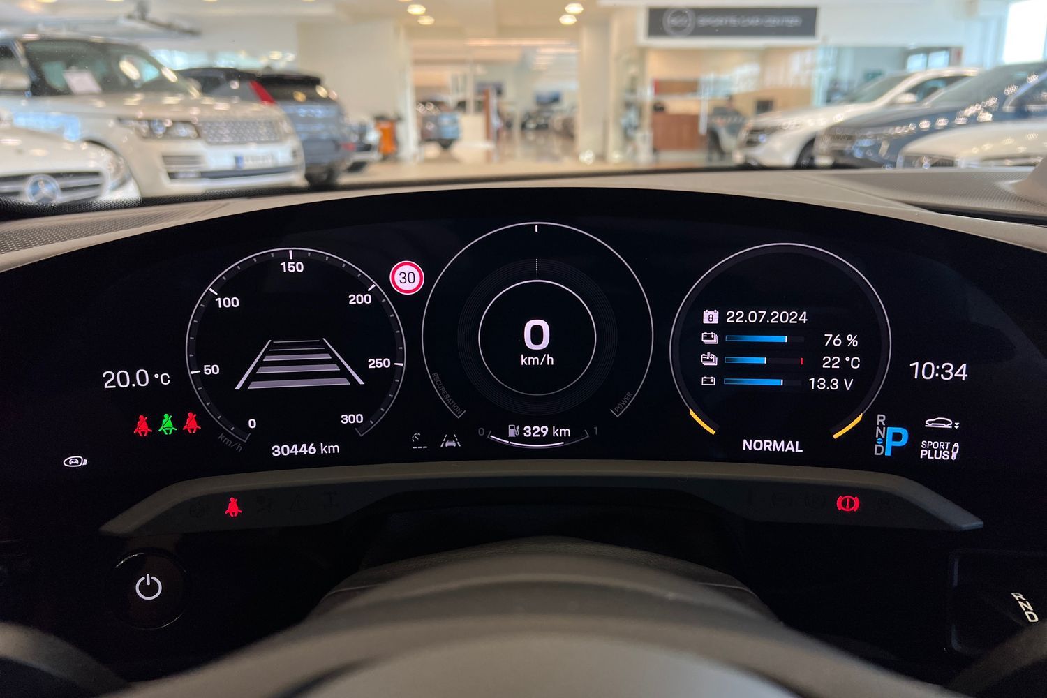 Car image 17