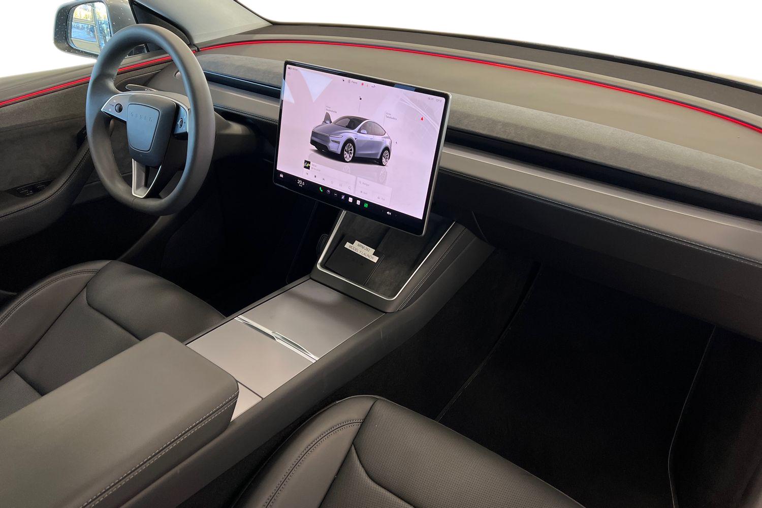 Car image 11