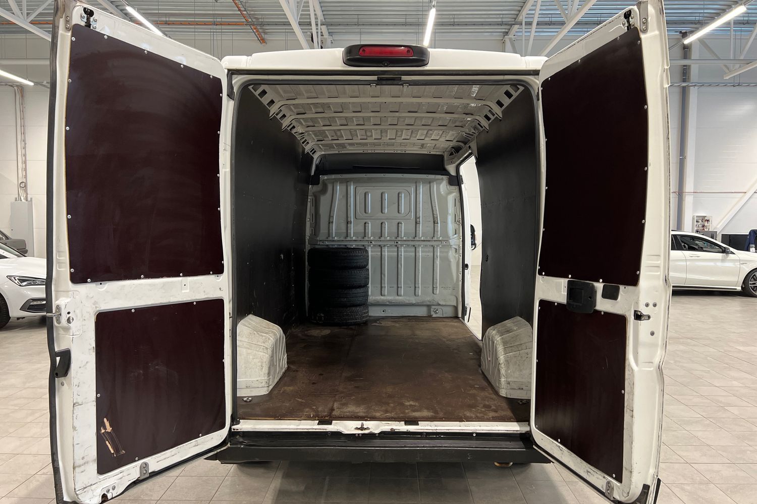 Car image 21