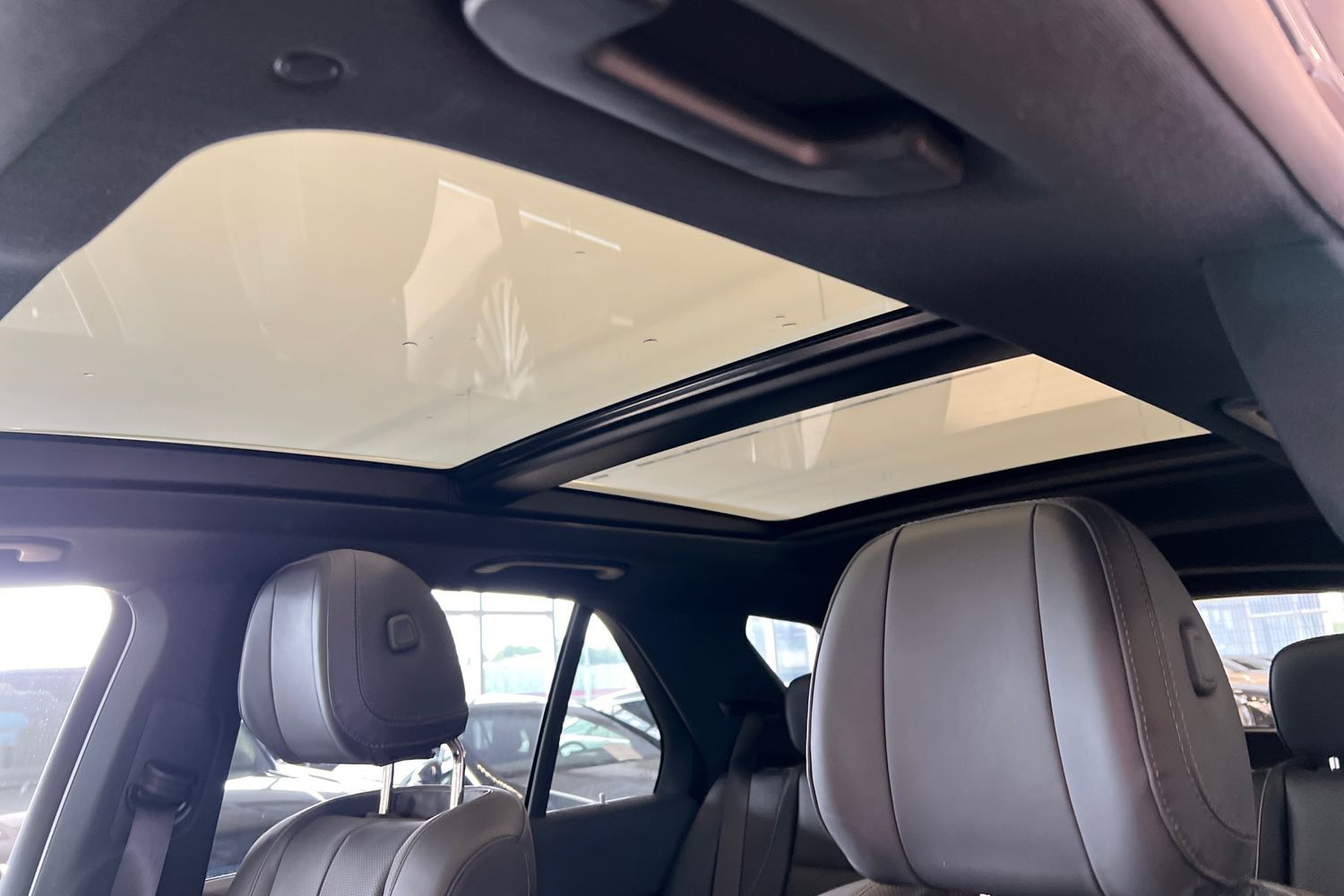 Car image 25