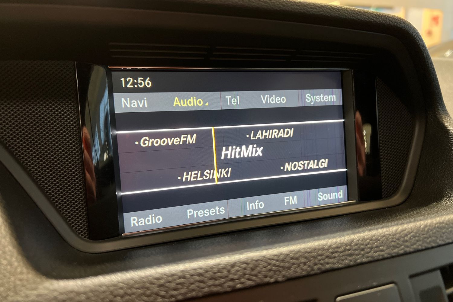 Car image 14