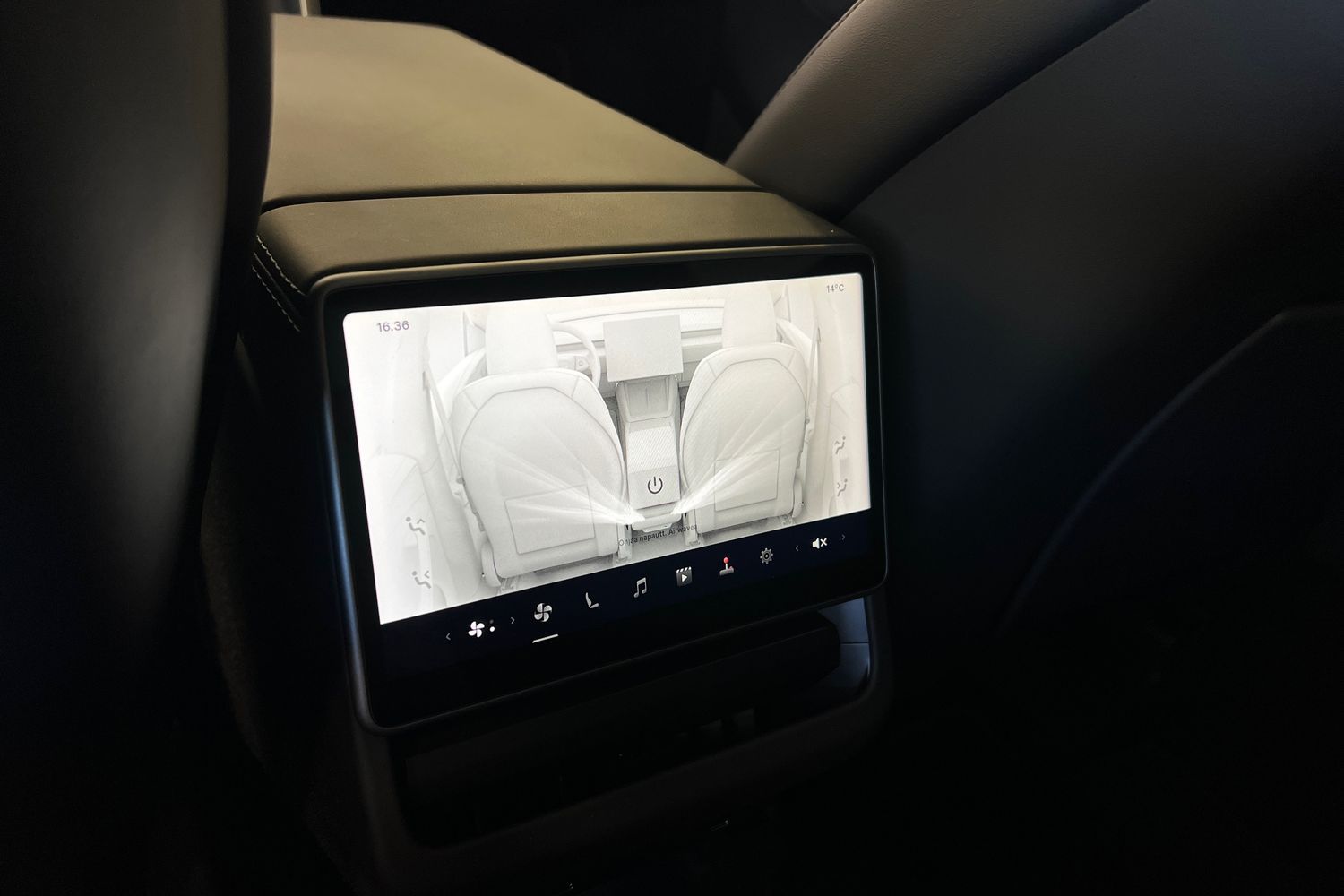 Car image 25