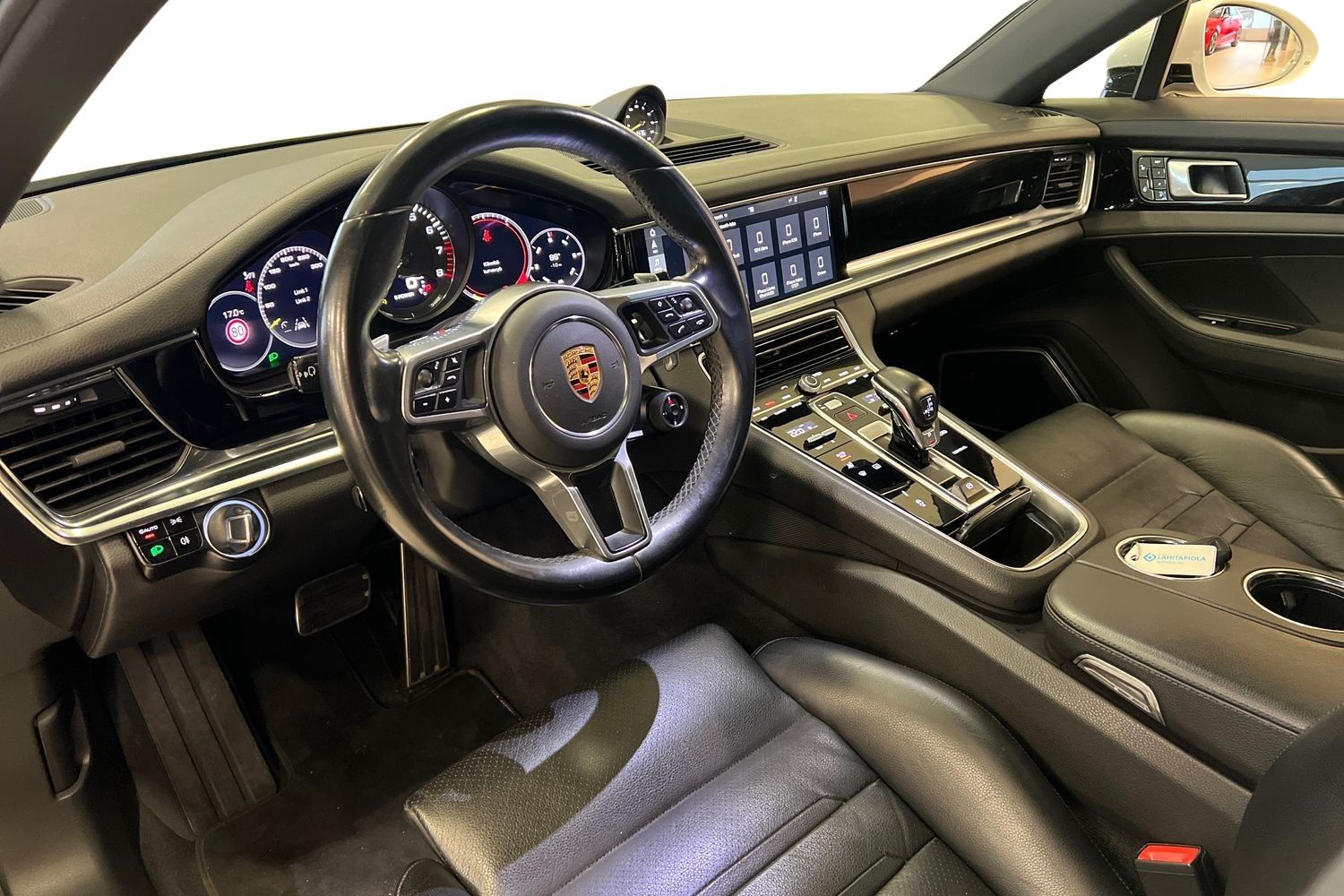 Car image 9