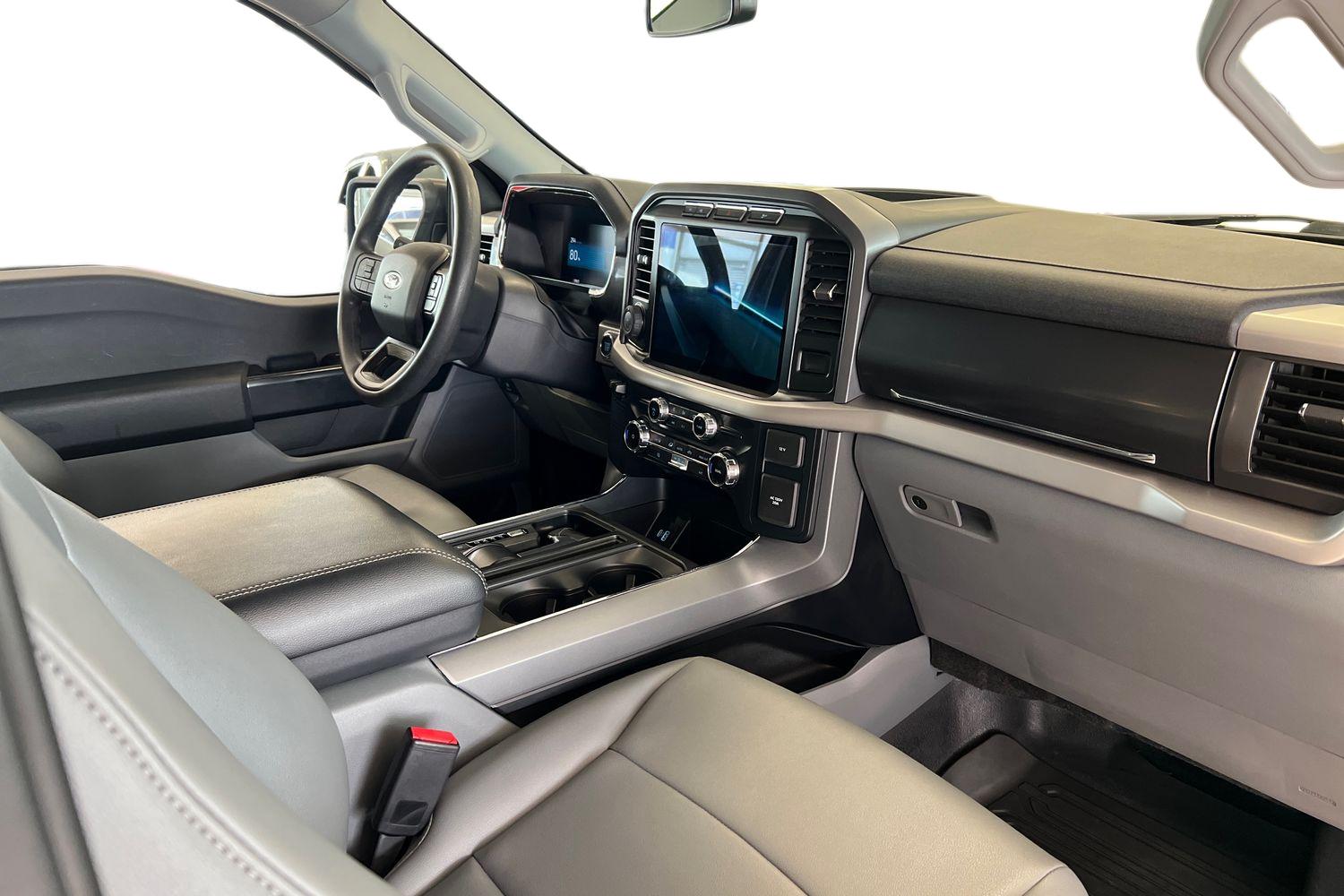 Car image 11