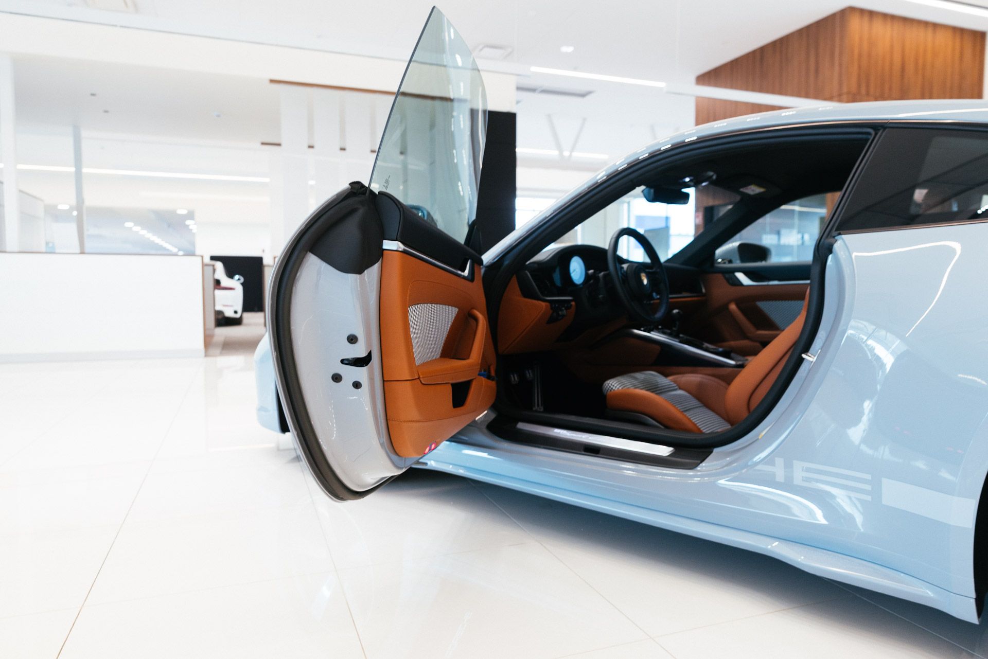 Car image 25