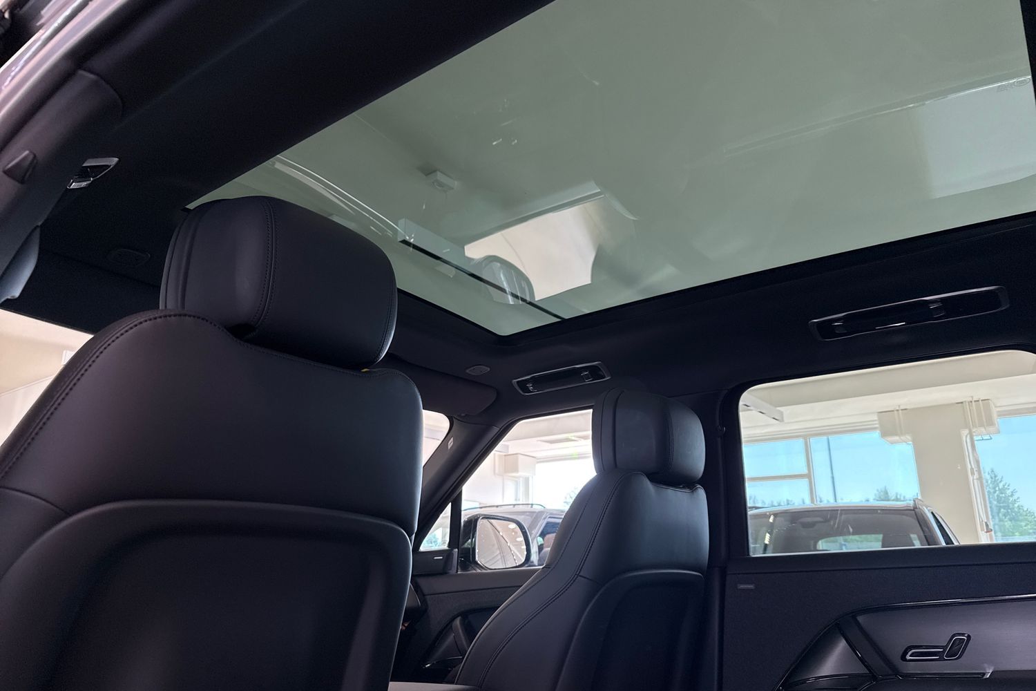 Car image 24